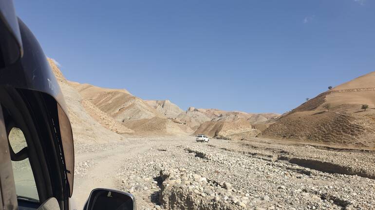 Ein Blick aus dem Auto in den Bergen Afghanistans in der Region Badakhshan.