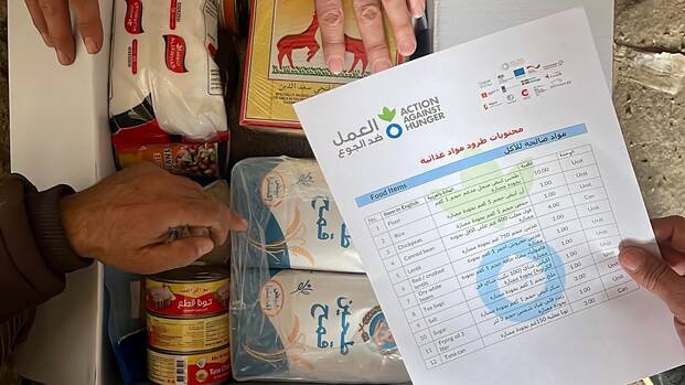 Ein Hilfspaket mit Lebensmitteln für die besetzten Palästinensischen Gebiete.